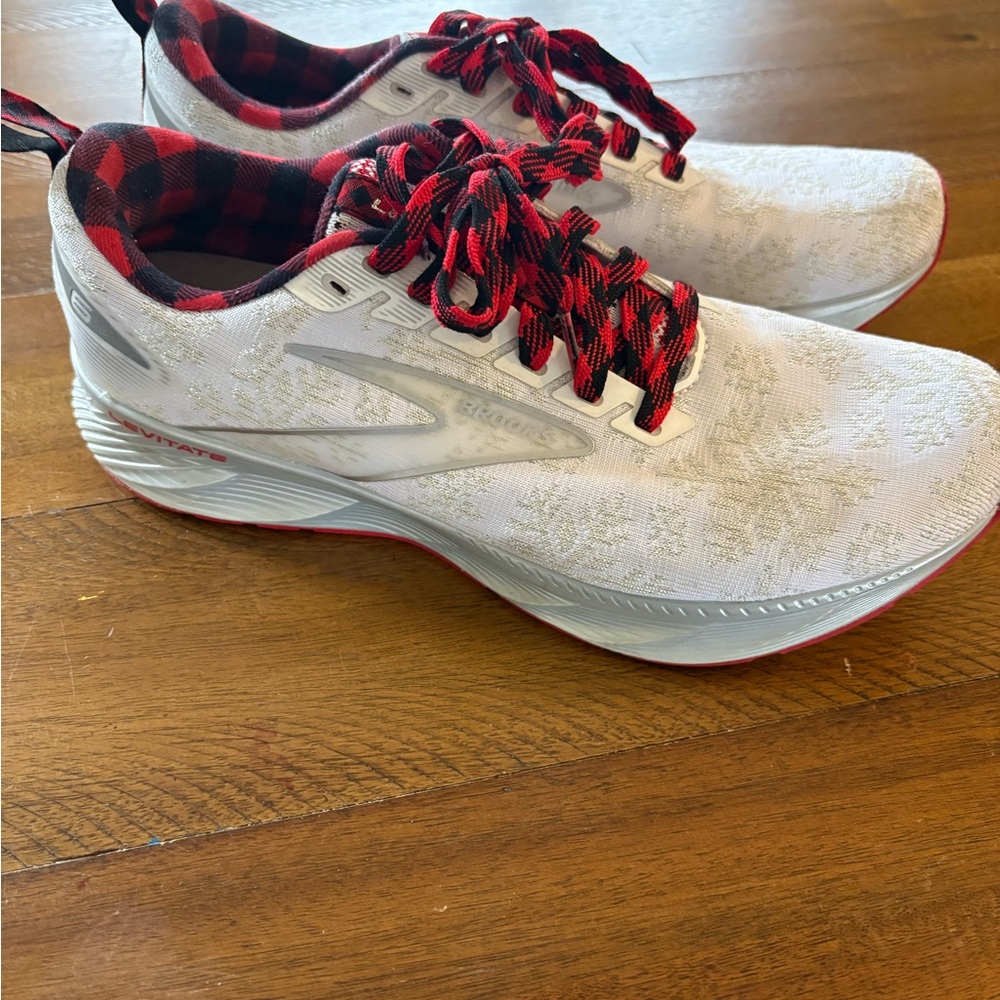 Brooks levitate Run Merry Running Shoes size 10 - Picture 3 of 6